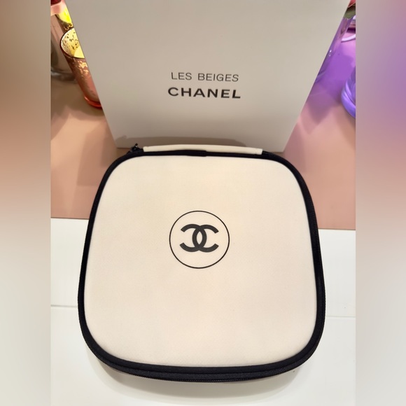 🎉HOST PICK 💖Chanel Le Beiges Cosmetic Bag - Picture 1 of 5